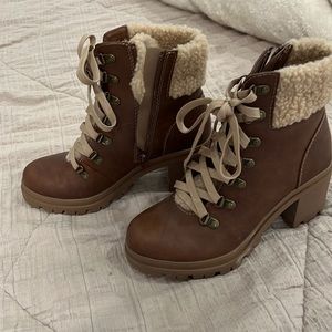 Soda brand cute brown boots, size 8 like new